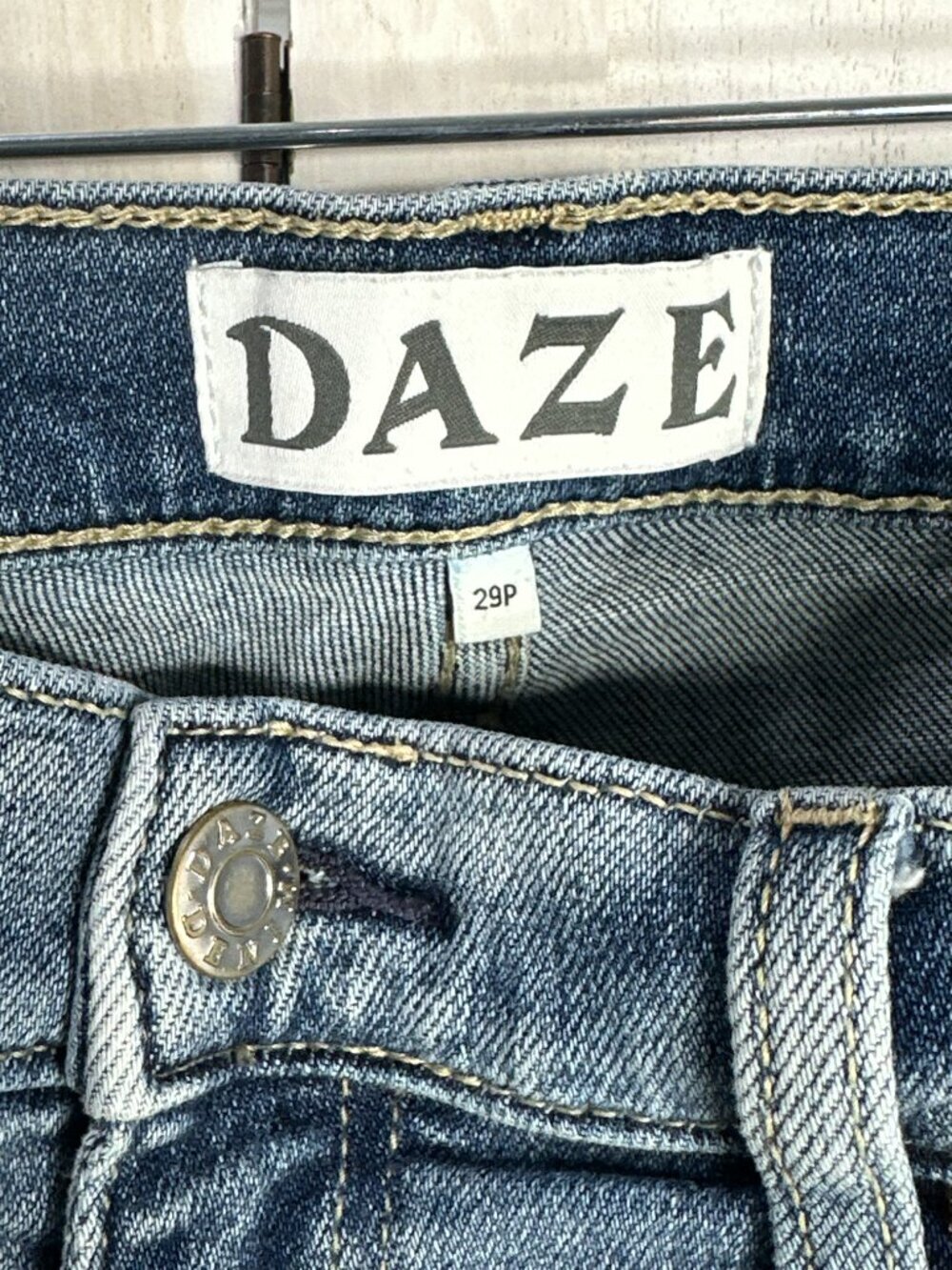 Daze Denim Distressed Straight Leg Jeans 29P Fresh Light Wash - Picture 3 of 8